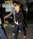 Out_casting_her_vote_in_Beverly_Hills_-_November_4_-_Christina_Aguilera_Daily_013.jpg