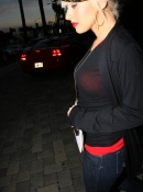 Out_casting_her_vote_in_Beverly_Hills_-_November_4_-_Christina_Aguilera_Daily_016.jpg