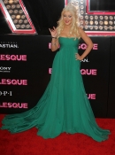 Premiere_of__Burlesque__held_at_Grauman_s_Chinese_Theatre_-_November_15_-_Christina_Aguilera_Daily_00044.jpg