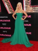 Premiere_of__Burlesque__held_at_Grauman_s_Chinese_Theatre_-_November_15_-_Christina_Aguilera_Daily_00118.jpg