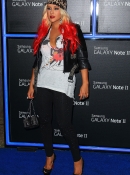 Samsung_Galaxy_Note_II_Launch_Party_-_October_25_-_Christina_Aguilera_Daily_011.jpg
