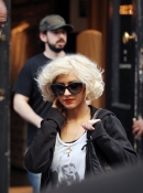 Shopping_-_May_8_-_Christina_Aguilera_Daily_0005.jpg