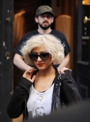 Shopping_-_May_8_-_Christina_Aguilera_Daily_0006.jpg