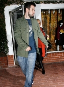 Shopping_At_Fred_Segal___Ron_Herman_In_Hollywood_With_Jordan_-_November_3_-__Christina_Aguilera_Daily_9.jpg