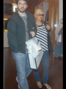 Shopping_On_Rodeo_Drive_With_Jordan_-_March_21_-__Christina_Aguilera_Daily_06.jpg