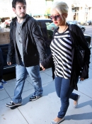 Shopping_On_Rodeo_Drive_With_Jordan_-_March_21_-__Christina_Aguilera_Daily_09.jpg