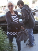 Shopping_On_Rodeo_Drive_With_Jordan_-_March_21_-__Christina_Aguilera_Daily_21.jpg