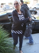 Shopping_On_Rodeo_Drive_With_Jordan_-_March_21_-__Christina_Aguilera_Daily_22.jpg