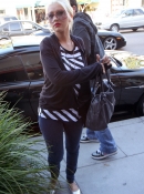 Shopping_On_Rodeo_Drive_With_Jordan_-_March_21_-__Christina_Aguilera_Daily_23.jpg