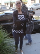 Shopping_On_Rodeo_Drive_With_Jordan_-_March_21_-__Christina_Aguilera_Daily_24.jpg