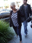 Shopping_On_Rodeo_Drive_With_Jordan_-_March_21_-__Christina_Aguilera_Daily_28.jpg