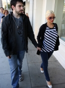 Shopping_On_Rodeo_Drive_With_Jordan_-_March_21_-__Christina_Aguilera_Daily_34.jpg