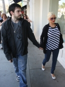 Shopping_On_Rodeo_Drive_With_Jordan_-_March_21_-__Christina_Aguilera_Daily_37.jpg