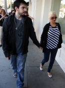 Shopping_On_Rodeo_Drive_With_Jordan_-_March_21_-__Christina_Aguilera_Daily_38.jpg
