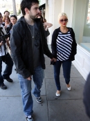 Shopping_On_Rodeo_Drive_With_Jordan_-_March_21_-__Christina_Aguilera_Daily_40.jpg