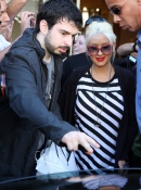 Shopping_On_Rodeo_Drive_With_Jordan_-_March_21_-__Christina_Aguilera_Daily_43.jpg