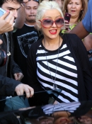 Shopping_On_Rodeo_Drive_With_Jordan_-_March_21_-__Christina_Aguilera_Daily_45.jpg