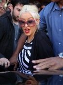 Shopping_On_Rodeo_Drive_With_Jordan_-_March_21_-__Christina_Aguilera_Daily_49.jpg