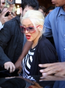 Shopping_On_Rodeo_Drive_With_Jordan_-_March_21_-__Christina_Aguilera_Daily_50.jpg