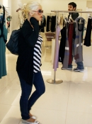 Shopping_On_Rodeo_Drive_With_Jordan_-_March_21_-__Christina_Aguilera_Daily_68.jpg
