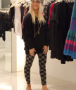 Shopping_at_Barney_s_New_York_Clothing_Boutique_-_October_4_-_Christina_Aguilera_Daily_0057.jpg