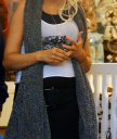 Shopping_at_Bel_Bambini_in_West_Hollywood_-_October_6_-__Christina_Aguilera_Daily_15.jpg