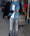 Shopping_in_Los_Angeles_-_December_22_-_Christina_Aguilera_Daily_065.jpg