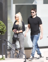 Shopping_with_Matthew_Rutler_in_France_on_August_1_-_Xtina_Daily_045.jpg