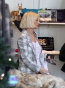 Shopping_with_Simone_-_December_29_-_Christina_Aguilera_Daily_02.jpg