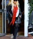 Spotted_leaving_Fred_Segal_after_shopping_with_a_friend_-_October_20_-_Christina_Aguilera_Daily_028.jpg
