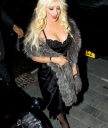 UK_Premiere_of_Burlesque2C_Odeon_Cinema2C_London_-_December_13_-_Christina_Aguilera_Daily_0035.jpg
