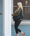 Visiting_a_friend_-_February_3_-_Christina_Aguilera_Daily_04.jpg