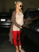_Leave_a_doctor_s_office_via_the_back_entrance_-_October_31_-__Christina_Aguilera_Daily_06.jpg