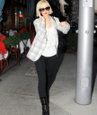 buzz_091229MVCP_ChristinaAguilera_005.jpg