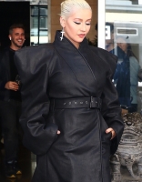 christina-aguilera-leaving-the-tonight-show-in-nyc-61418-14.jpg