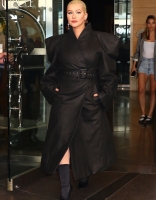 christina-aguilera-leaving-the-tonight-show-in-nyc-61418-7.jpg