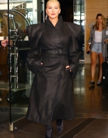 christina-aguilera-leaving-the-tonight-show-in-nyc-61418-9.jpg