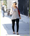 christina-aguilera-shopping-spree-06.jpg