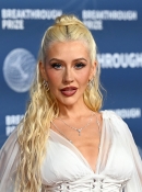 xtinadaily_christina_aguilera_11th_Breakthrough_Prize_Ceremony_at_Barker_Hangar_0570580590600.jpg