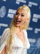 xtinadaily_christina_aguilera_11th_Breakthrough_Prize_Ceremony_at_Barker_Hangar_0930940950960.jpg
