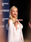 xtinadaily_christina_aguilera_11th_Breakthrough_Prize_Ceremony_at_Barker_Hangar_1491501511520.jpg