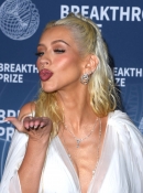 xtinadaily_christina_aguilera_11th_Breakthrough_Prize_Ceremony_at_Barker_Hangar_4094104114120.jpg