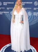 xtinadaily_christina_aguilera_11th_Breakthrough_Prize_Ceremony_at_Barker_Hangar_5375385395400.jpg