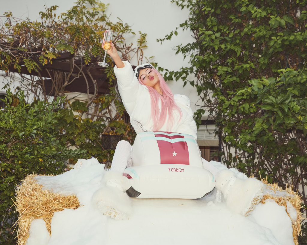 xtina-1872071503052964154-04.jpg xtina-1872071503052964154-04.jpg