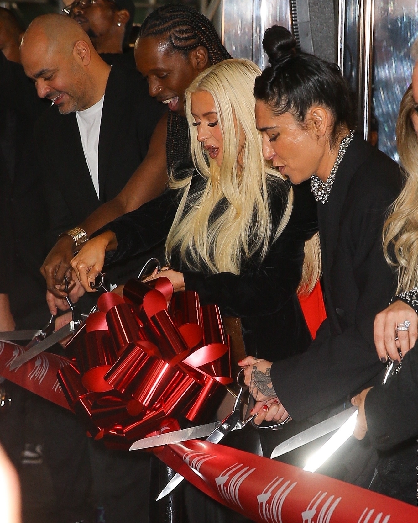 xtina_daily_73747576~0.jpg xtina_daily_73747576~0.jpg