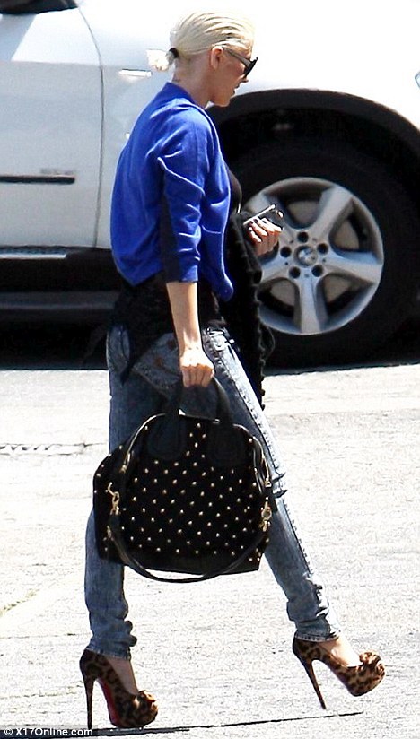 xtinadaily7017.jpg xtinadaily7017.jpg