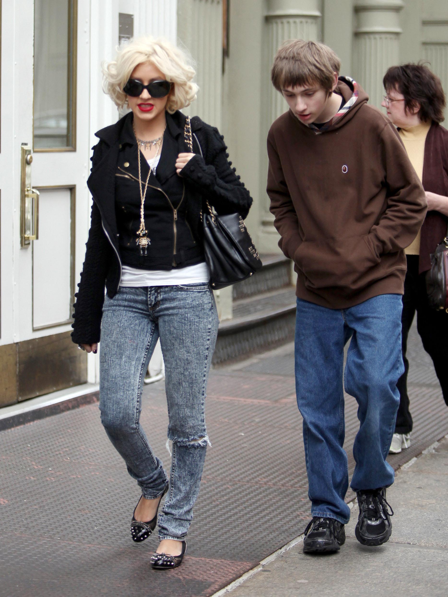 xtinadaily_26073.jpg xtinadaily_26073.jpg