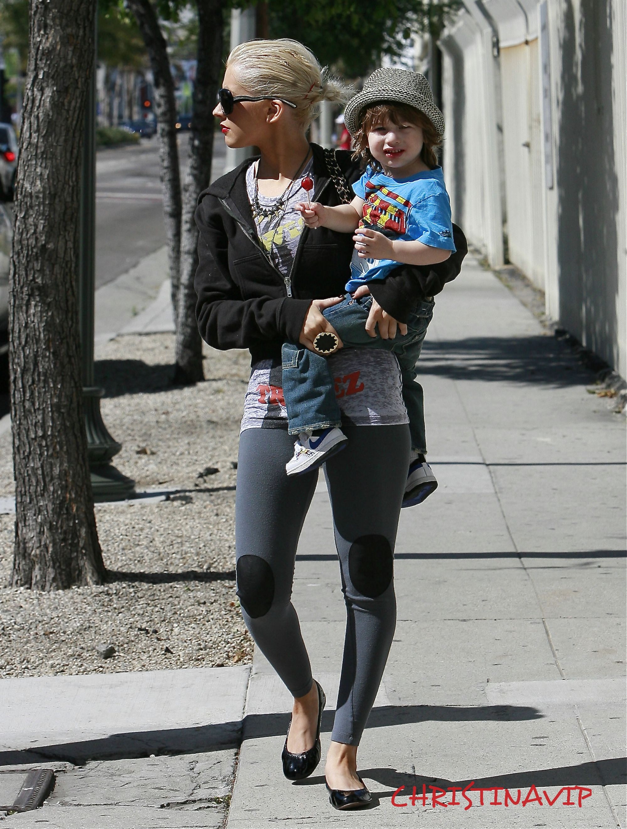 xtinadaily_869_287429.jpg xtinadaily_869_287429.jpg