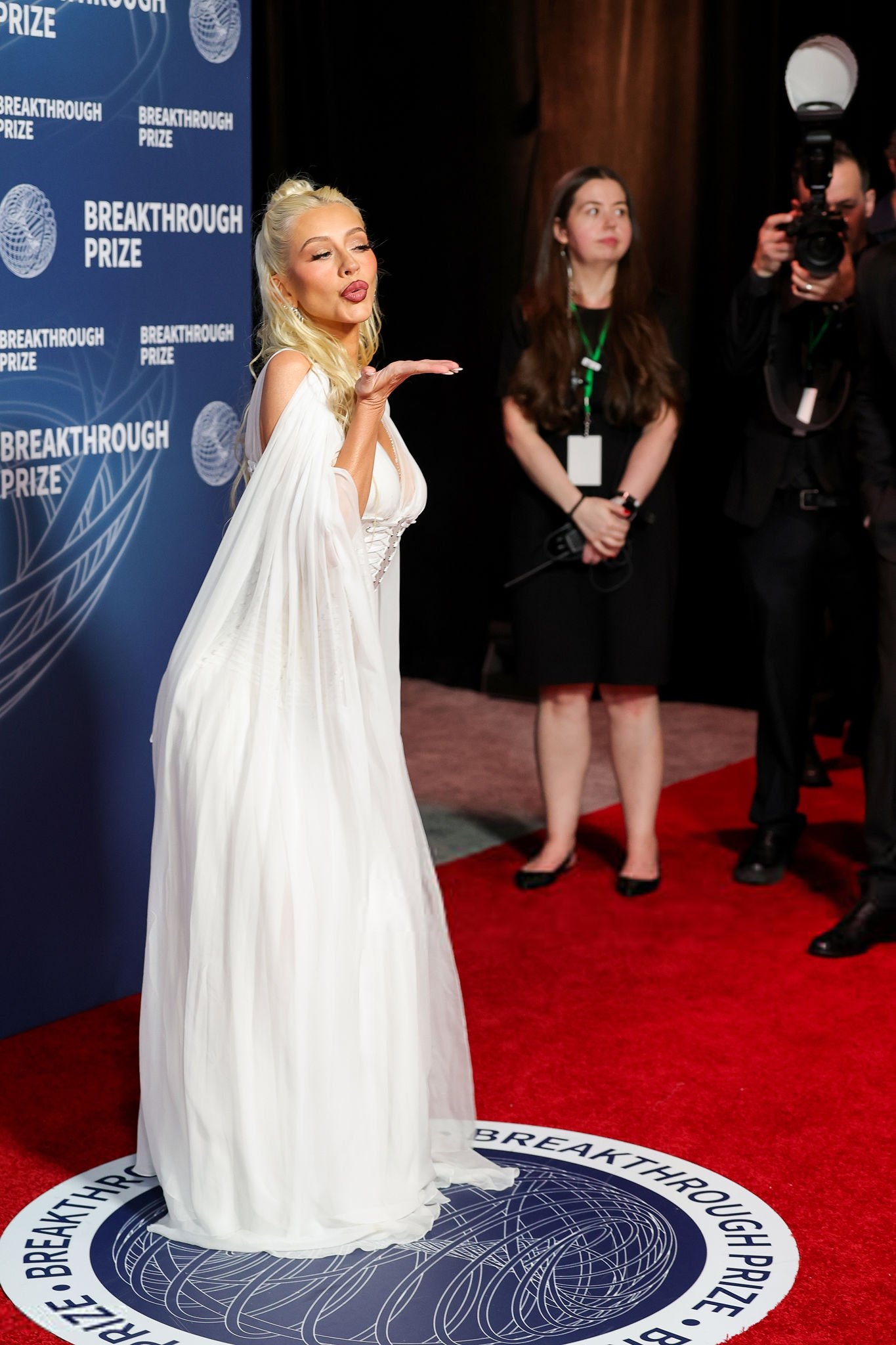 xtinadaily_christina_aguilera_11th_Breakthrough_Prize_Ceremony_at_Barker_Hangar_1611621631640.jpg