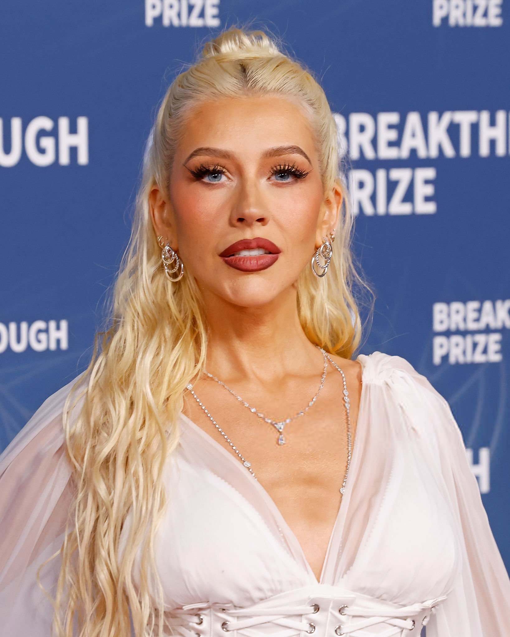 xtinadaily_christina_aguilera_11th_Breakthrough_Prize_Ceremony_at_Barker_Hangar_2452462472480.jpg